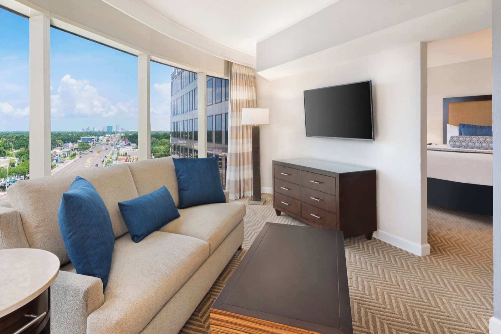 Guest suite with city view